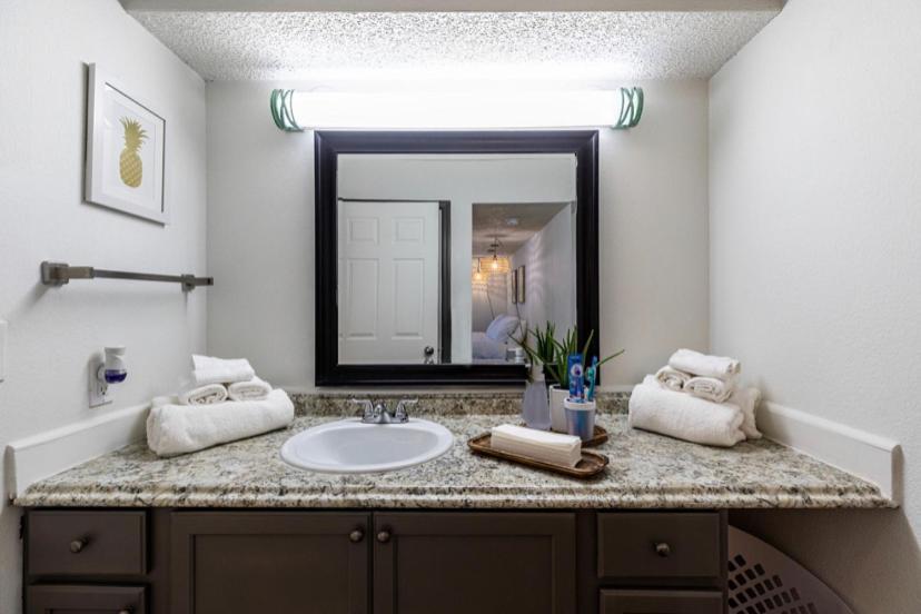 The Cozy Clouds Resort At Nrg Houston Exterior foto